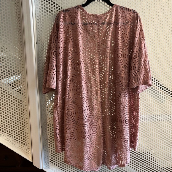 LuLaRoe Lace Cardigan/Coverup Size 4 but can fit larger sizes in Rose GUC - Picture 5 of 6